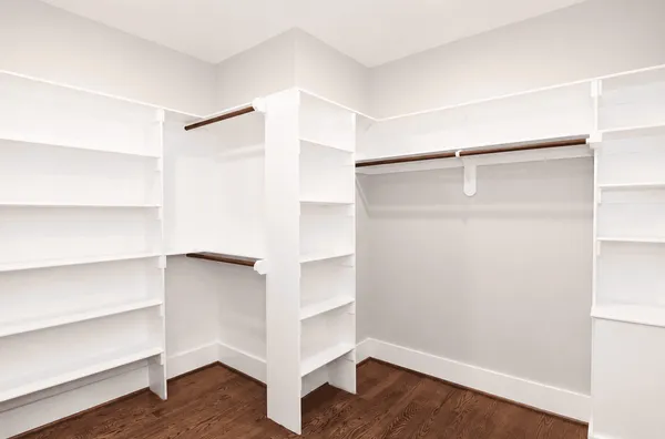 Closet — Applewood