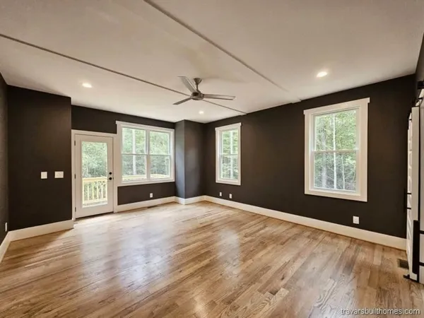 Primary Suites — Chestnut Pointe