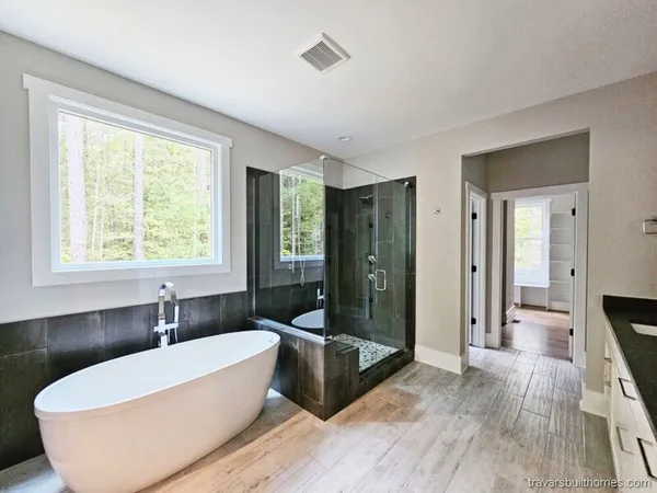 Primary Bath — Chestnut Pointe