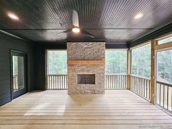 Porch — Chestnut Pointe