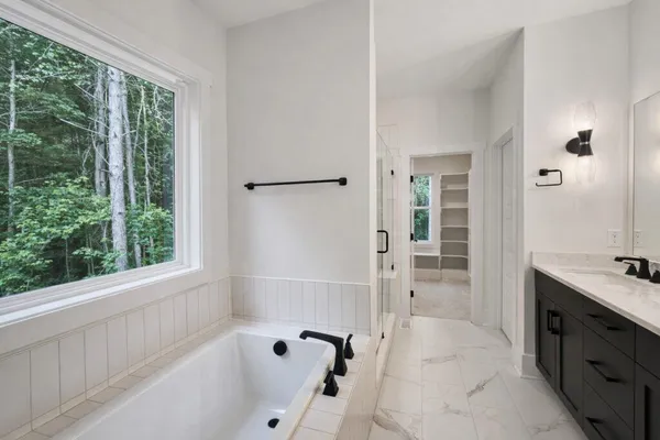 Primary Bath — Fox Riverstone