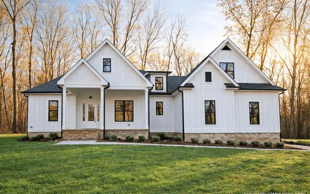 What You Can Learn at a Custom Home Consultation (Cost, Quality, and Scope)