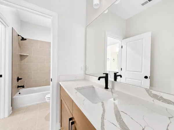 Secondary Bath — Settlers Ridge