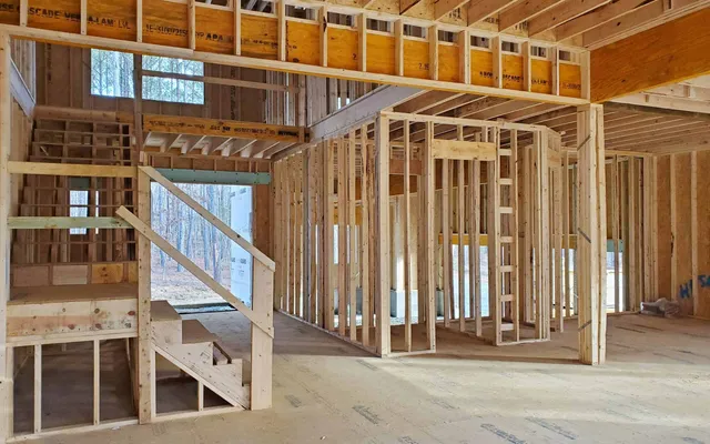 Why Photos Don’t Replace In-Person Walks With Your Builder