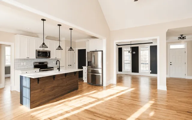 Where to use Tile, Wood, Carpet – and Other Types of Flooring in Your New Home
