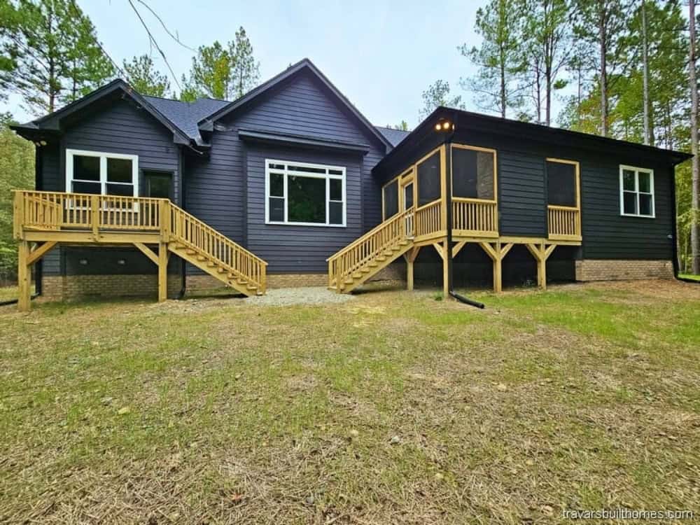 Chestnut Pointe exterior rear