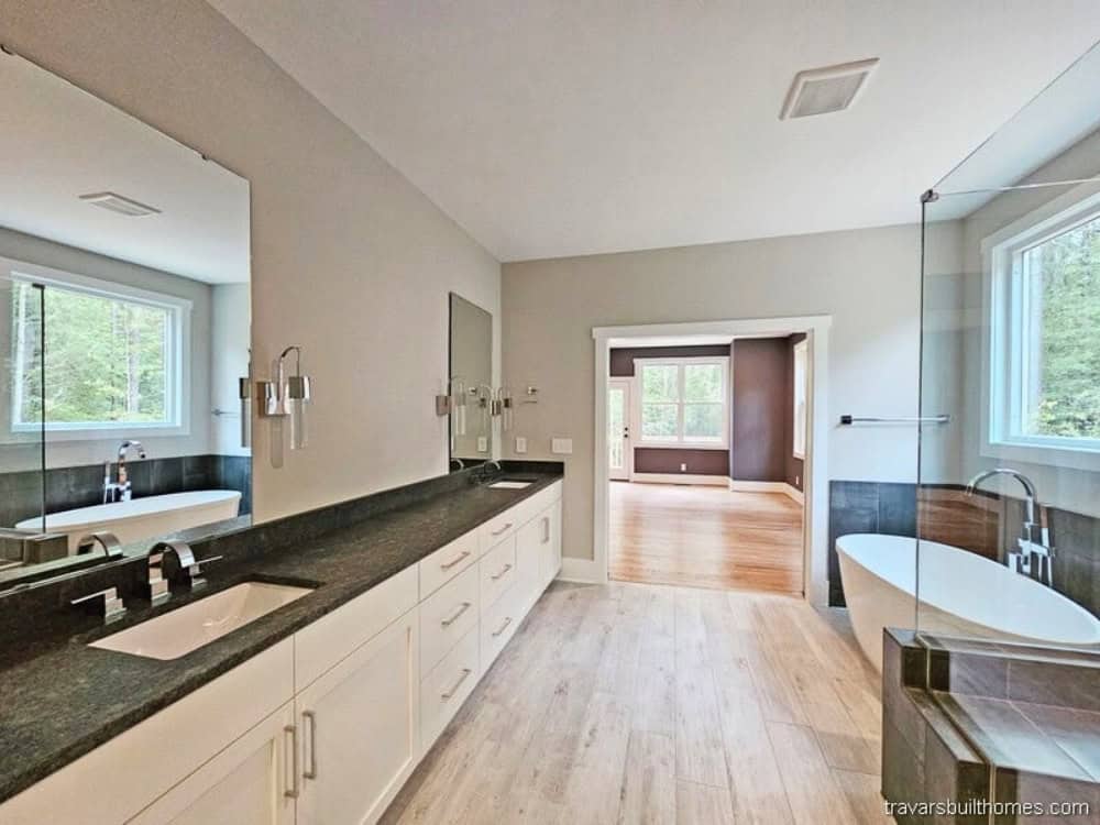 Primary Bath — Chestnut Pointe