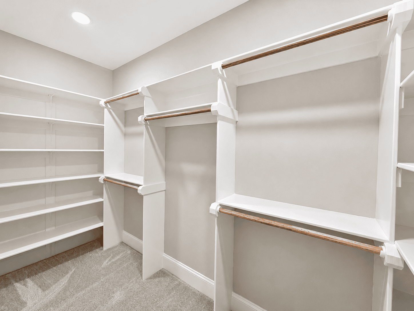 Closet — La Puente