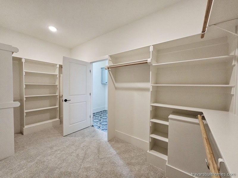Closet — Avonmore