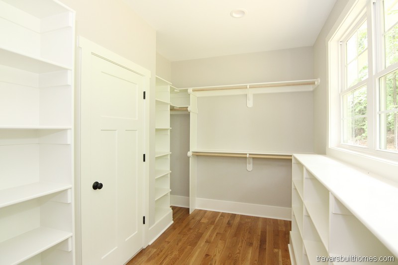 Modern Farmhouse |  En Suite Walk in Closet